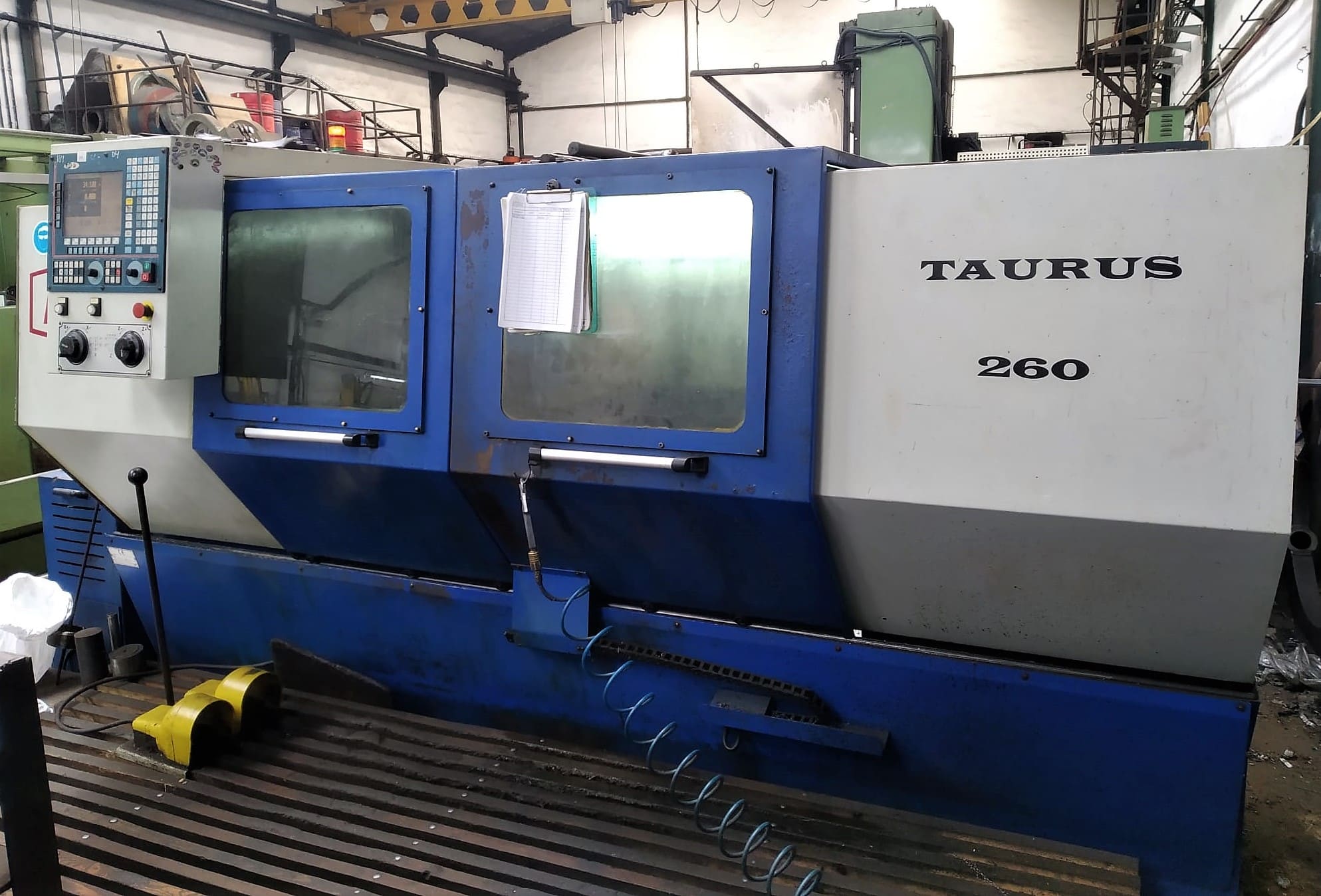 Torno Pinacho CNC TAURUS 260x1500 - CORZOSA